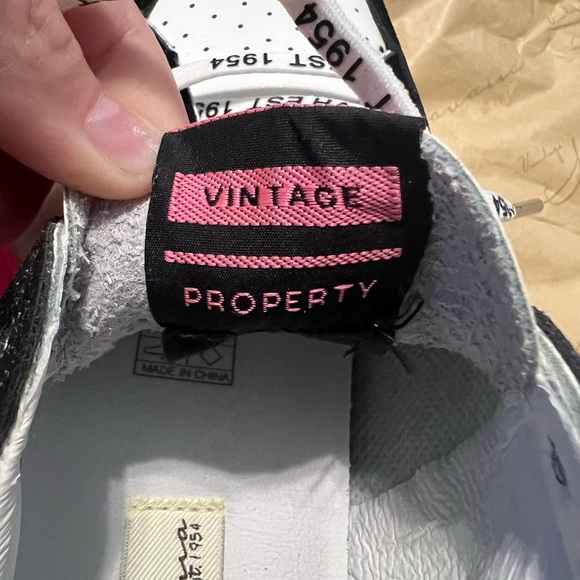 Vintage Havana Black and Pink Sneakers for Casual Style - Picture 6 of 10